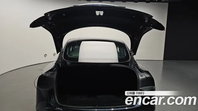 Tesla Model 3 — Фото автомобиля 19