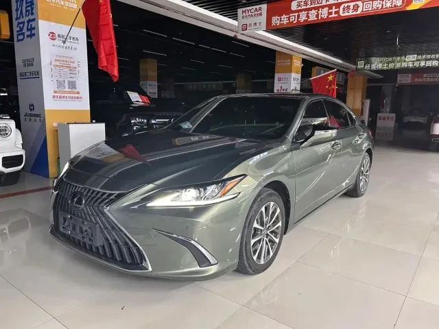 Фотография автомобиля — Lexus ES