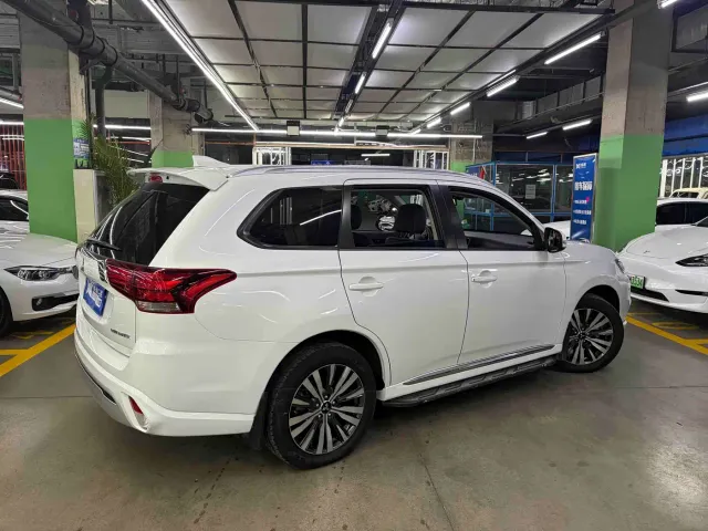 Mitsubishi Outlander — Фото автомобиля 4