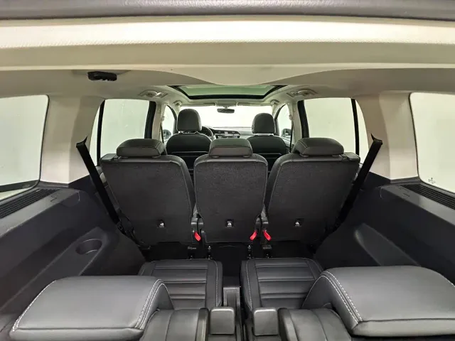 Volkswagen Touran — Фото автомобиля 23