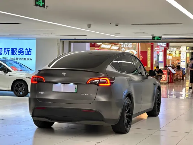 Tesla Model Y — Фото автомобиля 7