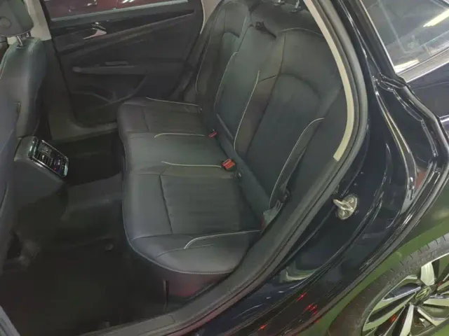 Volkswagen Passat — Фото автомобиля 16