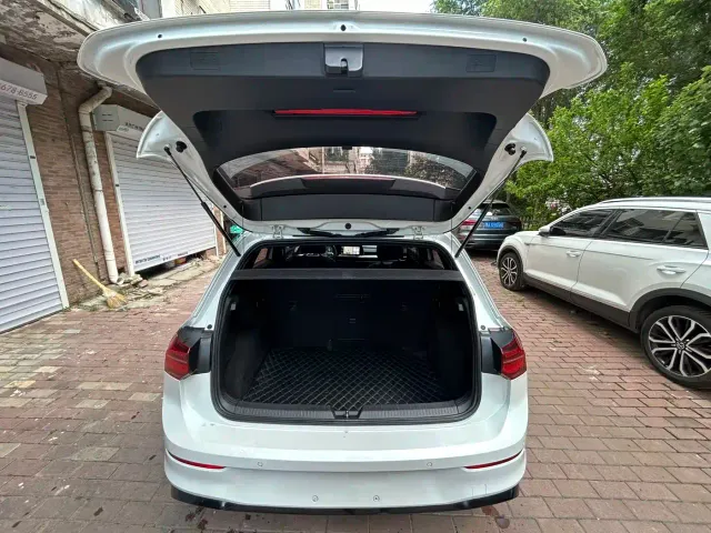 Volkswagen Golf — Фото автомобиля 8