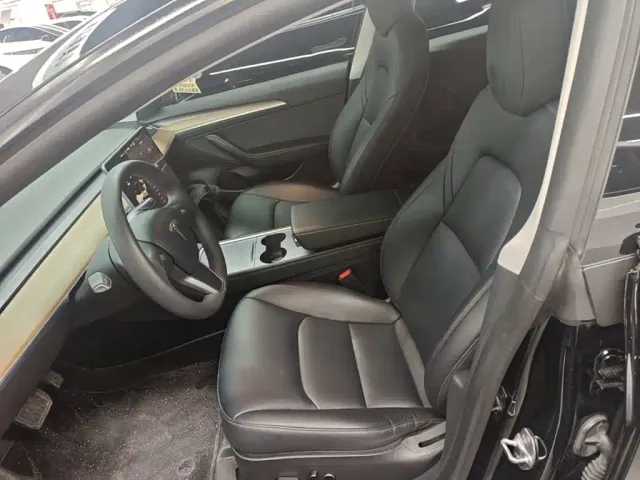 Tesla Model 3 — Фото автомобиля 14