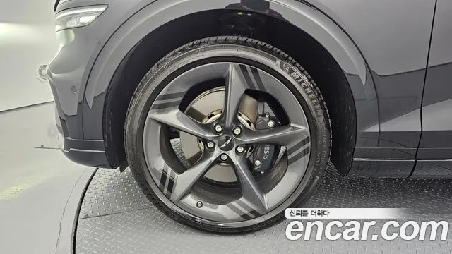 Genesis GV70 — Фото автомобиля 3