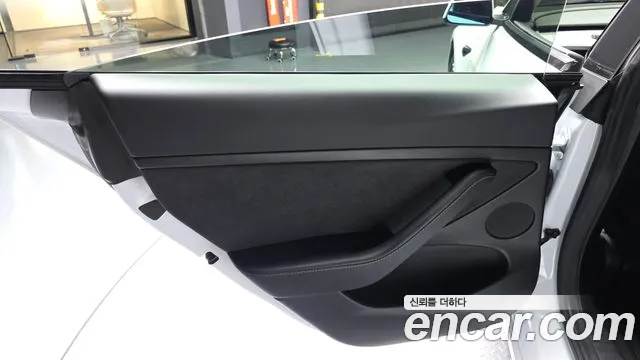 Tesla Model 3 — Фото автомобиля 25