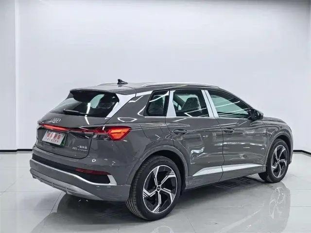 Audi Q4 e-tron — Фото автомобиля 4
