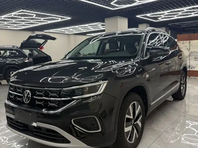 Фотография автомобиля — Volkswagen Tayron