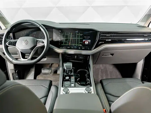 Volkswagen Touareg — Фото автомобиля 14