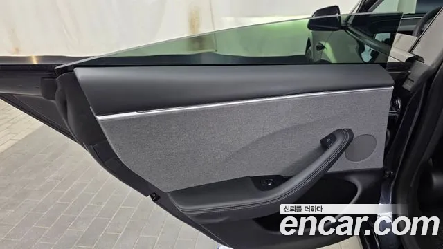 Tesla Model 3 — Фото автомобиля 21