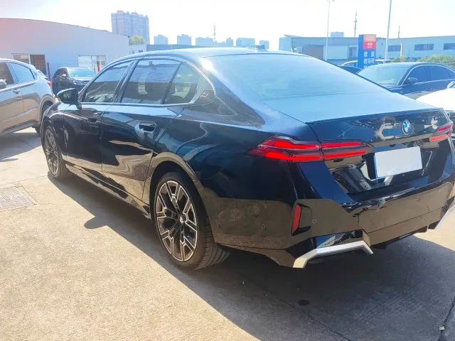 BMW 5 Series — Фото автомобиля 7