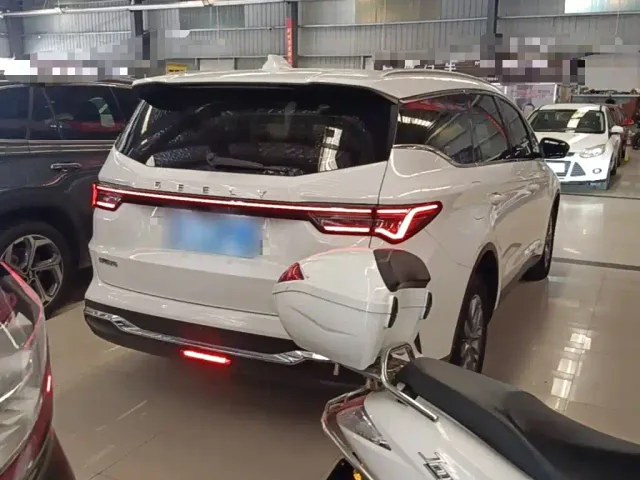 Geely Jiaji — Фото автомобиля 6