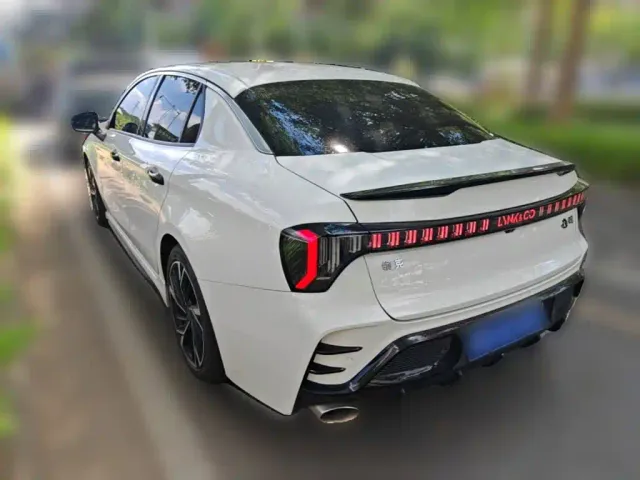 Lynk & Co 03 — Фото автомобиля 23