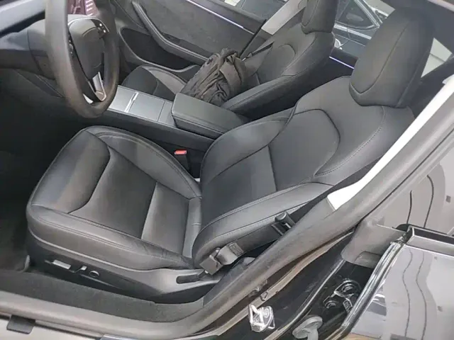 Tesla Model 3 — Фото автомобиля 14