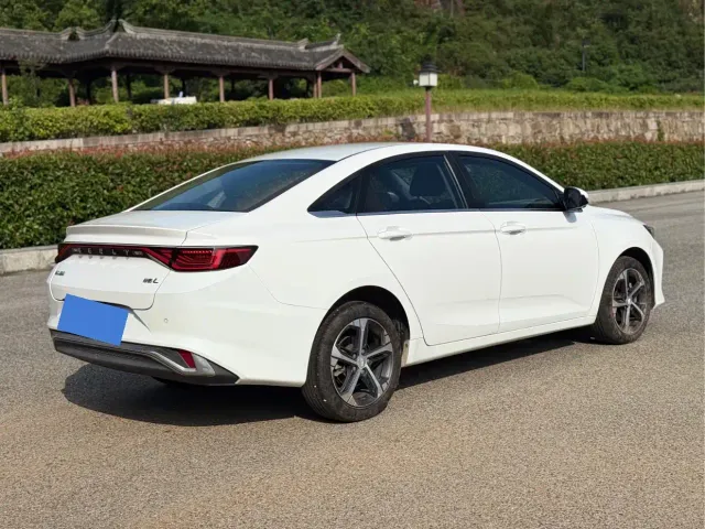 Geely Emgrand L — Фото автомобиля 6