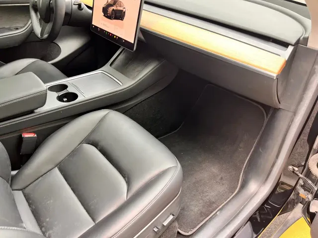 Tesla Model Y — Фото автомобиля 11