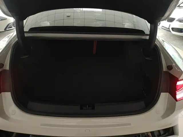 Xiaomi SU7 — Фото автомобиля 18