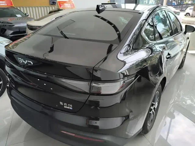 BYD Seal 05 DM-i — Фото автомобиля 6