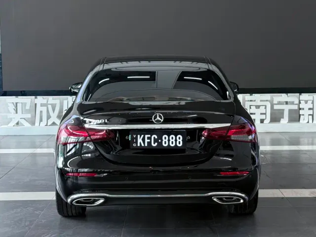 Mercedes-Benz E-Class — Фото автомобиля 5