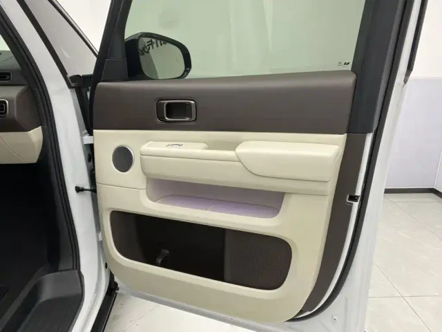 Li Auto MEGA — Фото автомобиля 25