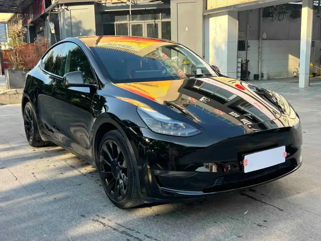 Tesla Model Y — Фото автомобиля 3