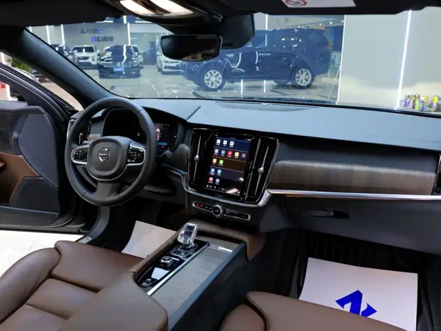 Volvo S90 — Фото автомобиля 19