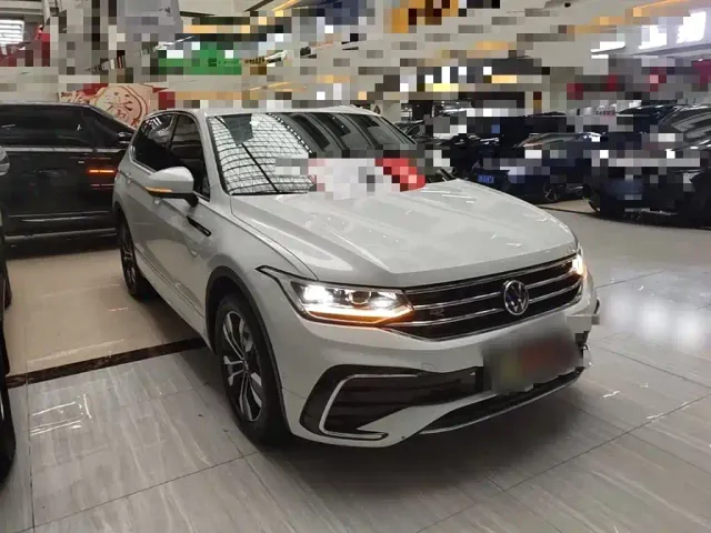 Volkswagen Tiguan L — Фото автомобиля 3