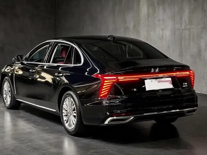 Hongqi Hongqi H5 2023 2.0T Auto Smart Connect Flag Comfort — Фото автомобиля 7