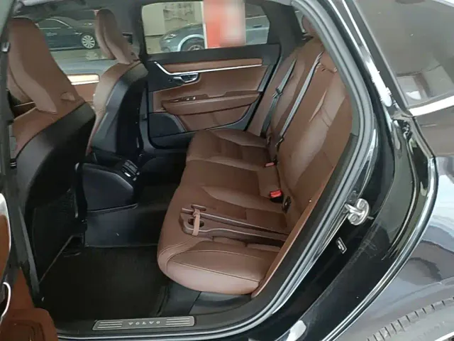 Volvo S90 — Фото автомобиля 16