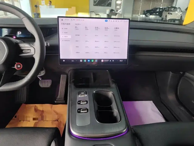 Xiaomi SU7 — Фото автомобиля 12