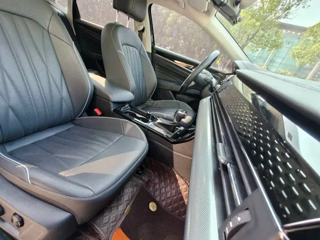 Volkswagen Passat — Фото автомобиля 17