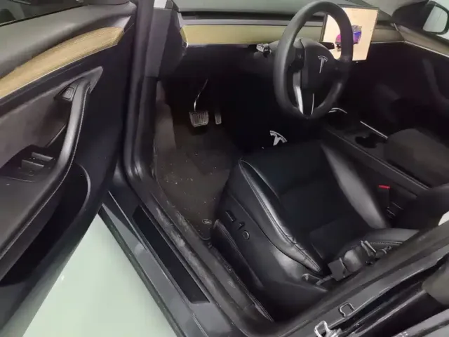Tesla Model Y — Фото автомобиля 14