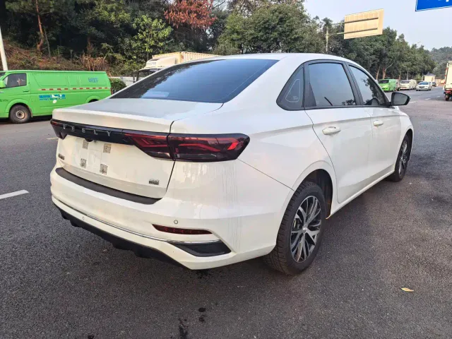 Geely Emgrand — Фото автомобиля 4