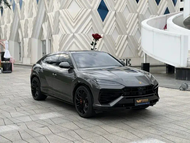 Lamborghini Urus — Фото автомобиля 3