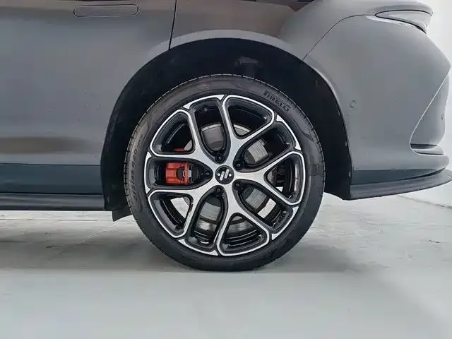 IM Motors L6 — Фото автомобиля 11