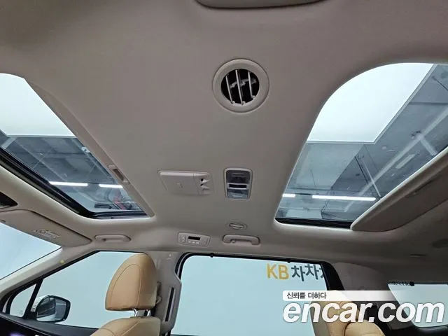 Kia Carnival Generation 4 — Фото автомобиля 16