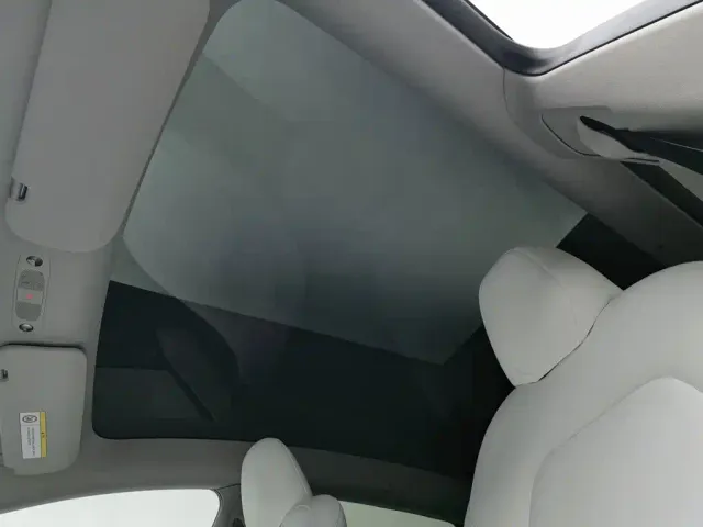 Tesla Model Y — Фото автомобиля 14
