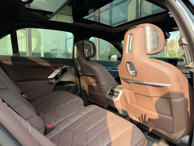 BMW i7 — Фото автомобиля 20