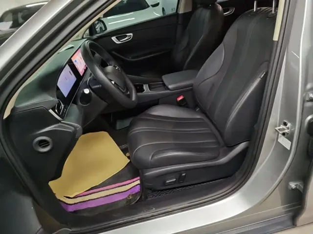 Roewe D7 — Фото автомобиля 14