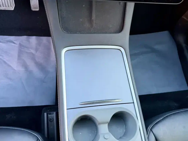 Tesla Model Y — Фото автомобиля 4