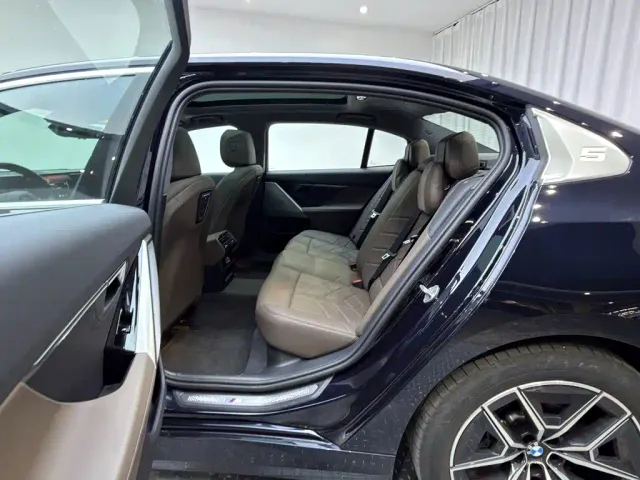 BMW i5 — Фото автомобиля 11