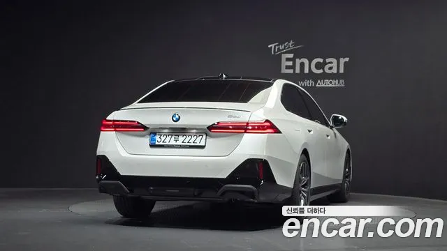 BMW 5-Series — Фото автомобиля 4