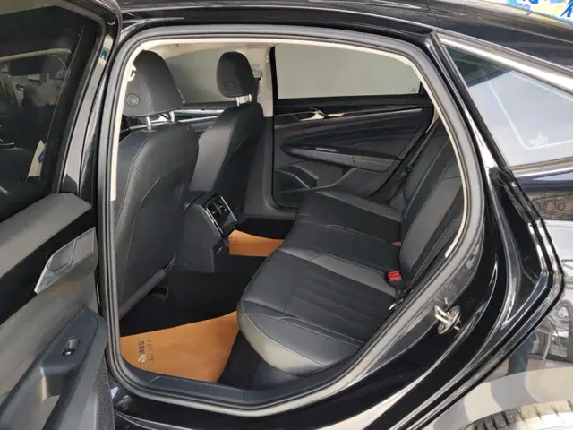 Volkswagen Passat — Фото автомобиля 11