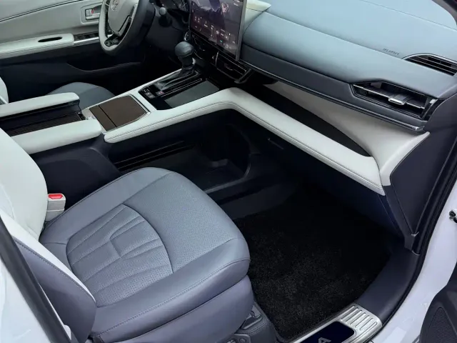 Toyota Sienna — Фото автомобиля 8