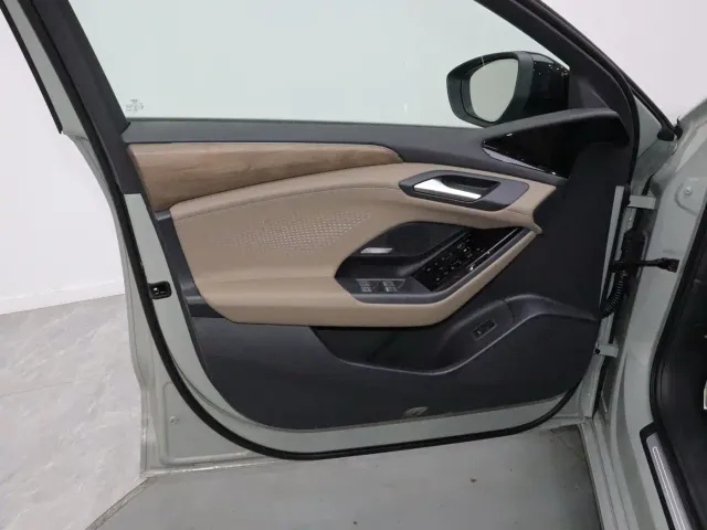 Audi A6L e-tron — Фото автомобиля 14