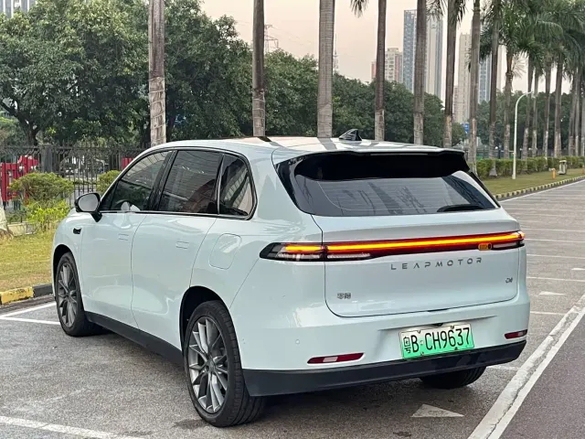 Leapmotor C10 — Фото автомобиля 16