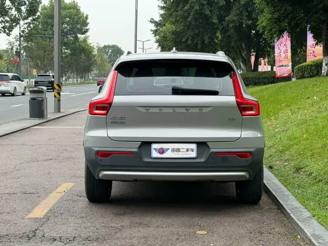 Volvo XC40 — Фото автомобиля 5