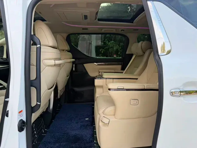 Toyota Vellfire — Фото автомобиля 12