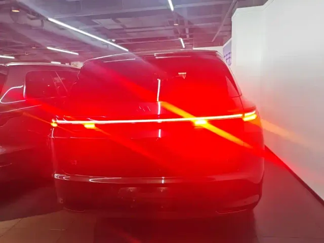 Li Auto L7 — Фото автомобиля 3