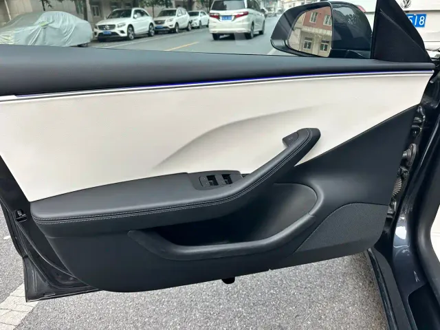 Tesla Model 3 — Фото автомобиля 3